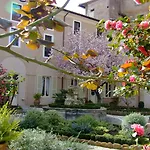 Donna Camilla Savelli - Vretreats Hotel Rzym